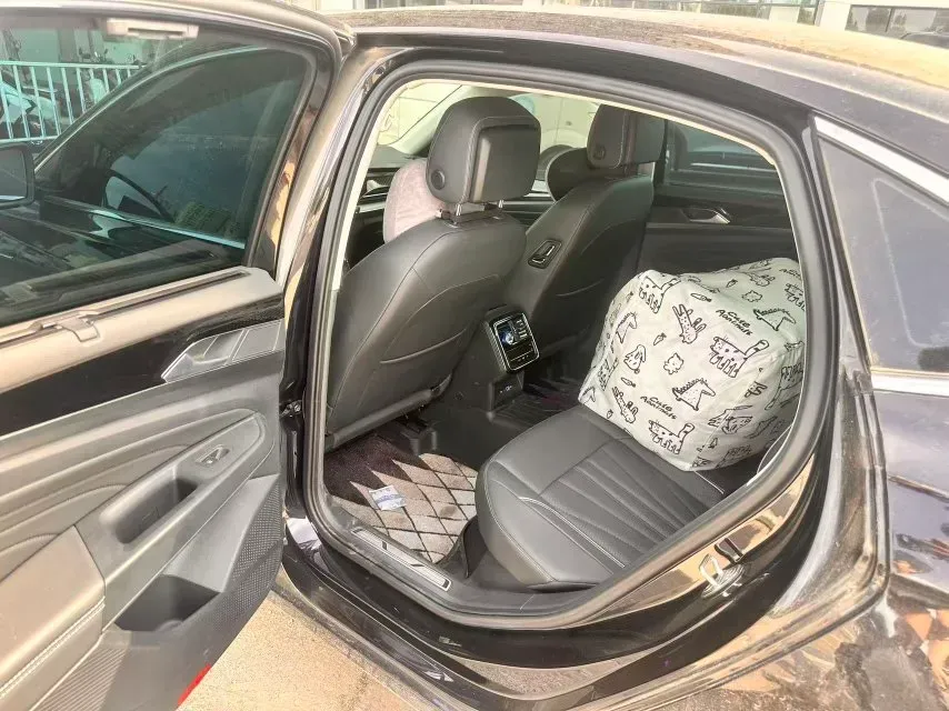 2024 Volkswagen Passat 2.0T 220HP L4 7DCT,autocango,china used car exporter,china ev exporter,chinese used car exporter,chinese used ev exporter