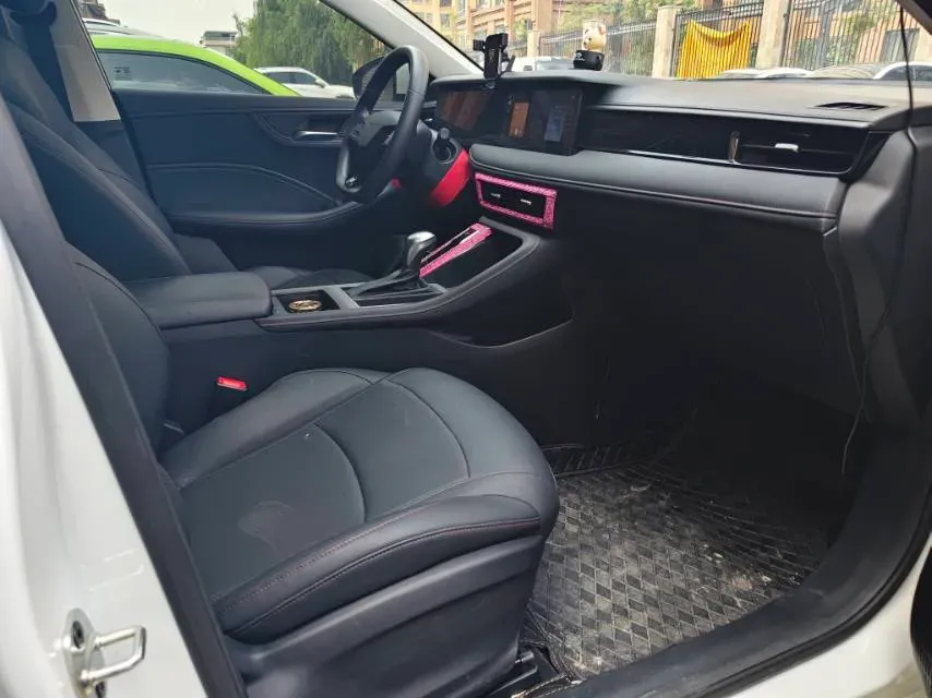 2024 Roewe i5 1.5L 129HP L4 CVT,autocango,china used car exporter,china ev exporter,chinese used car exporter,chinese used ev exporter