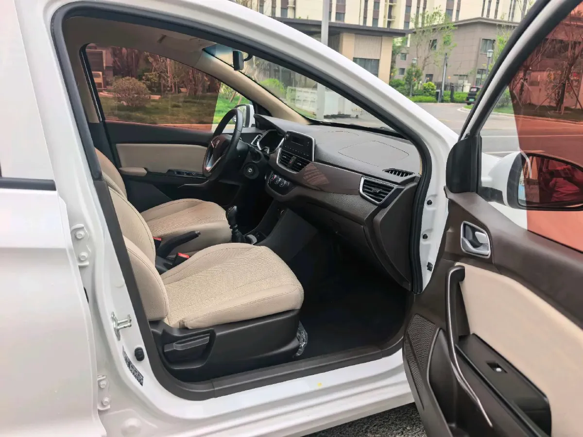 2017 BaoJun 310W 1.5L 112HP L4 6MT,autocango,china used car exporter,china ev exporter,chinese used car exporter,chinese used ev exporter