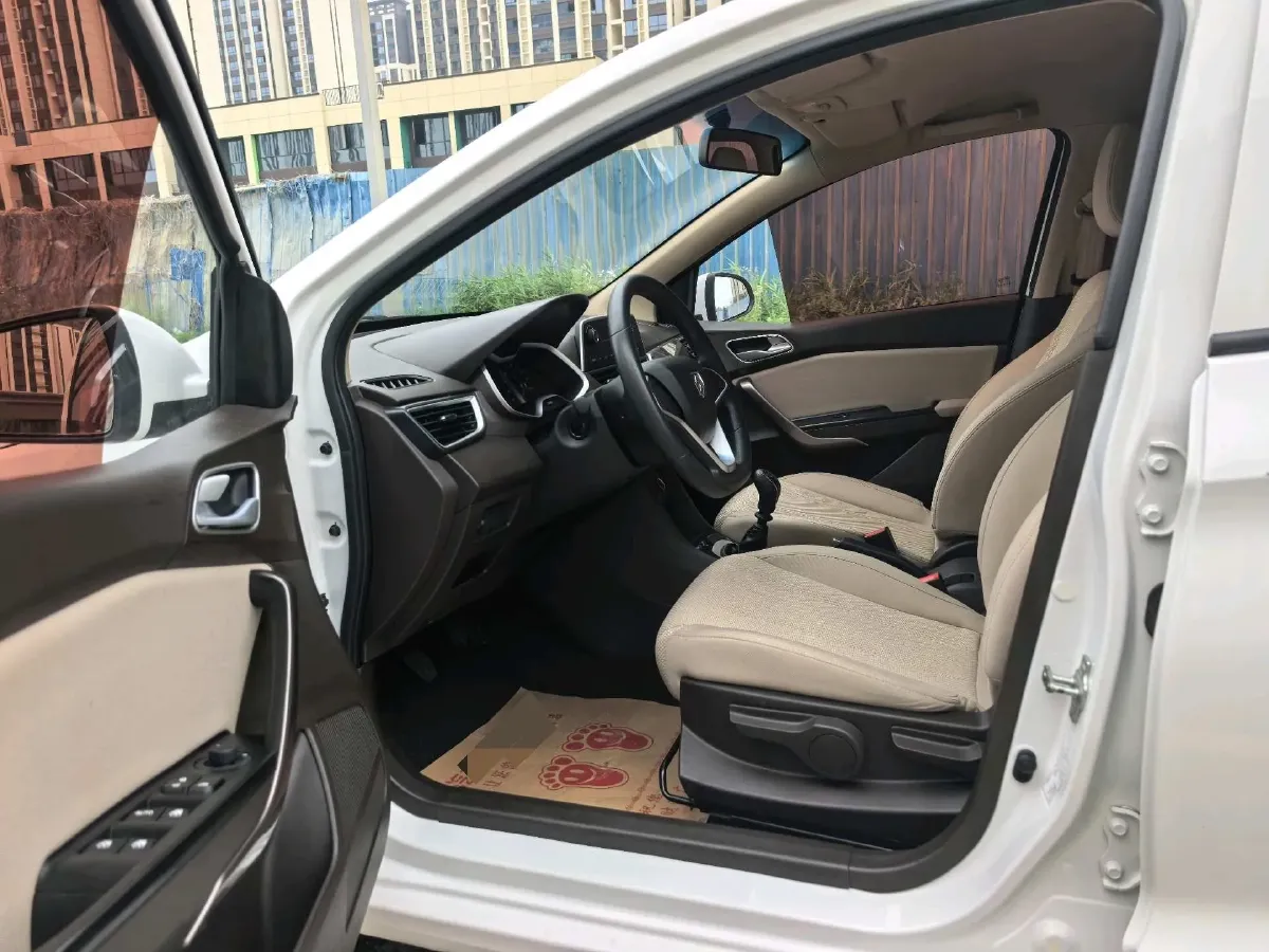 2017 BaoJun 310W 1.5L 112HP L4 6MT,autocango,china used car exporter,china ev exporter,chinese used car exporter,chinese used ev exporter