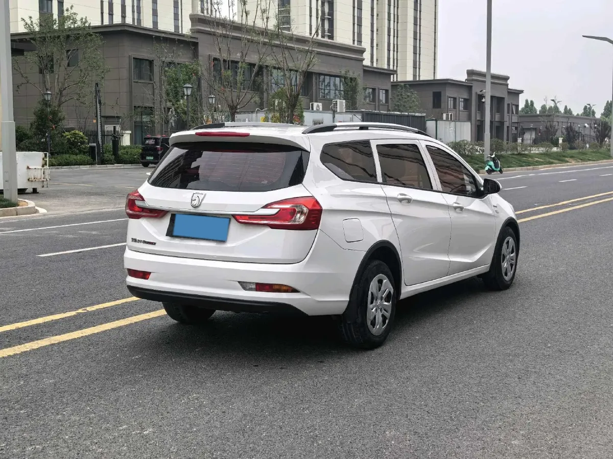 2017 BaoJun 310W 1.5L 112HP L4 6MT,autocango,china used car exporter,china ev exporter,chinese used car exporter,chinese used ev exporter