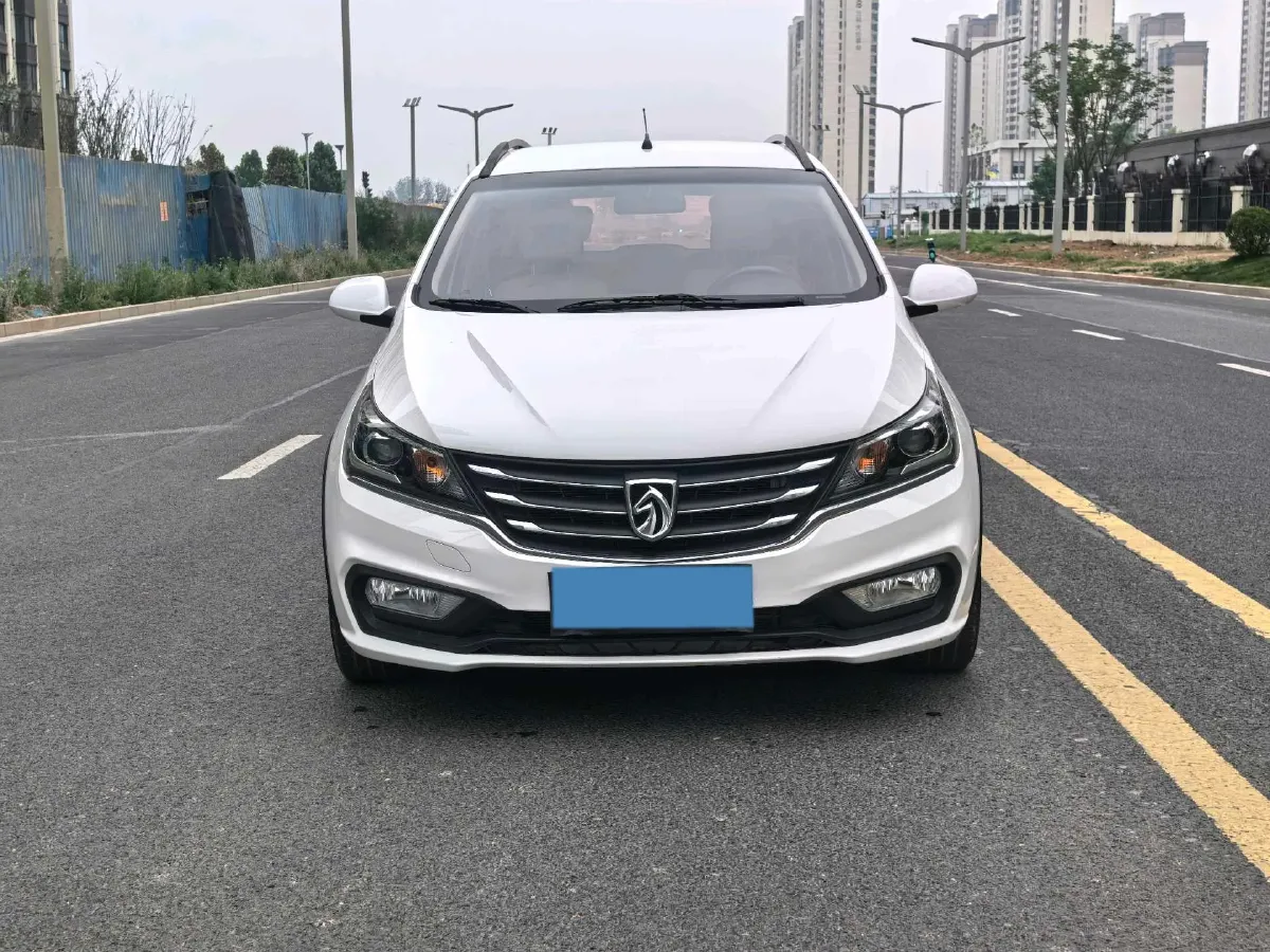 2017 BaoJun 310W 1.5L 112HP L4 6MT,autocango,china used car exporter,china ev exporter,chinese used car exporter,chinese used ev exporter