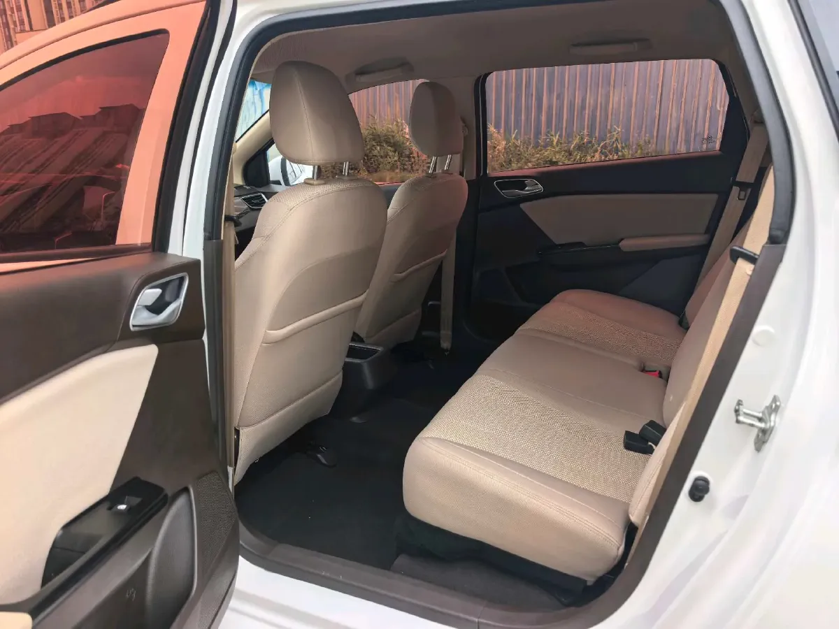 2017 BaoJun 310W 1.5L 112HP L4 6MT,autocango,china used car exporter,china ev exporter,chinese used car exporter,chinese used ev exporter