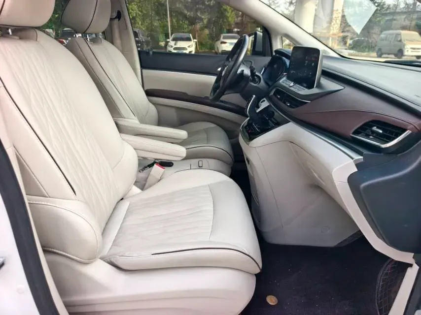 2023 Buick GL8 2.0T 237HP L4 9AT,autocango,china used car exporter,china ev exporter,chinese used car exporter,chinese used ev exporter