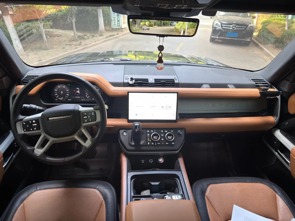 2024 Land Rover Defender 3.0T 400HP L6 8AT,autocango,china used car exporter,china ev exporter,chinese used car exporter,chinese used ev exporter