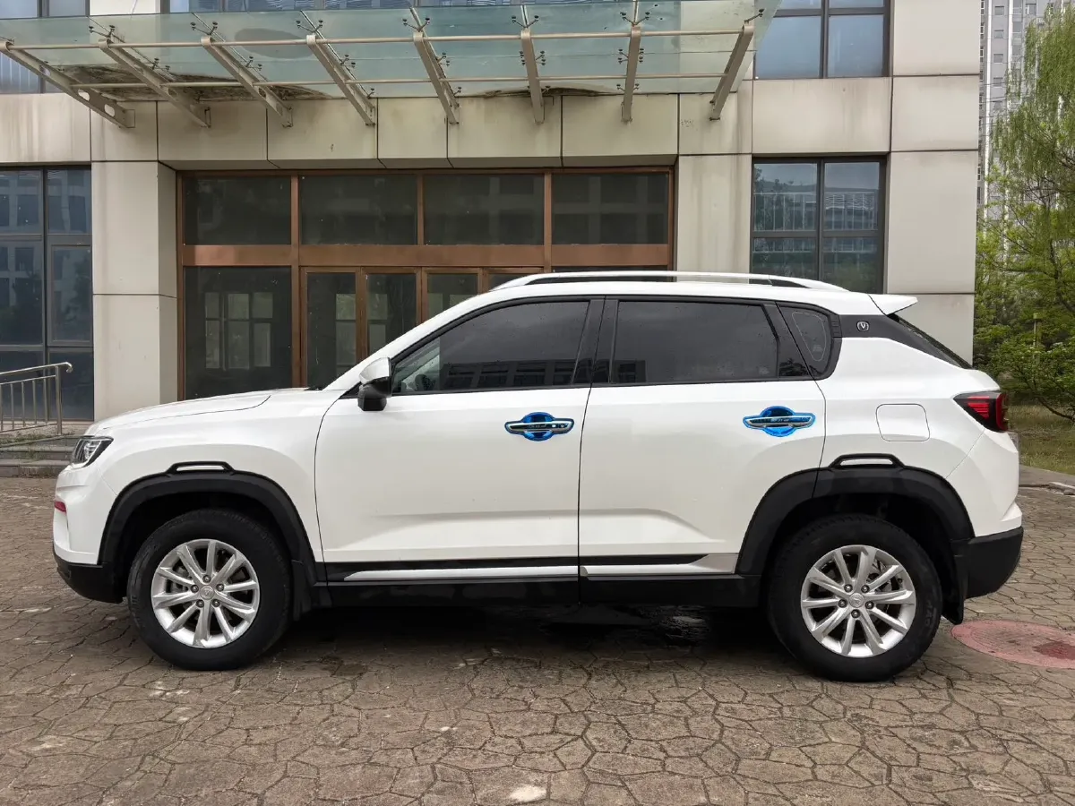2021 ChangAn CS35 Plus 1.6L 128HP L4 5MT,autocango,china used car exporter,china ev exporter,chinese used car exporter,chinese used ev exporter
