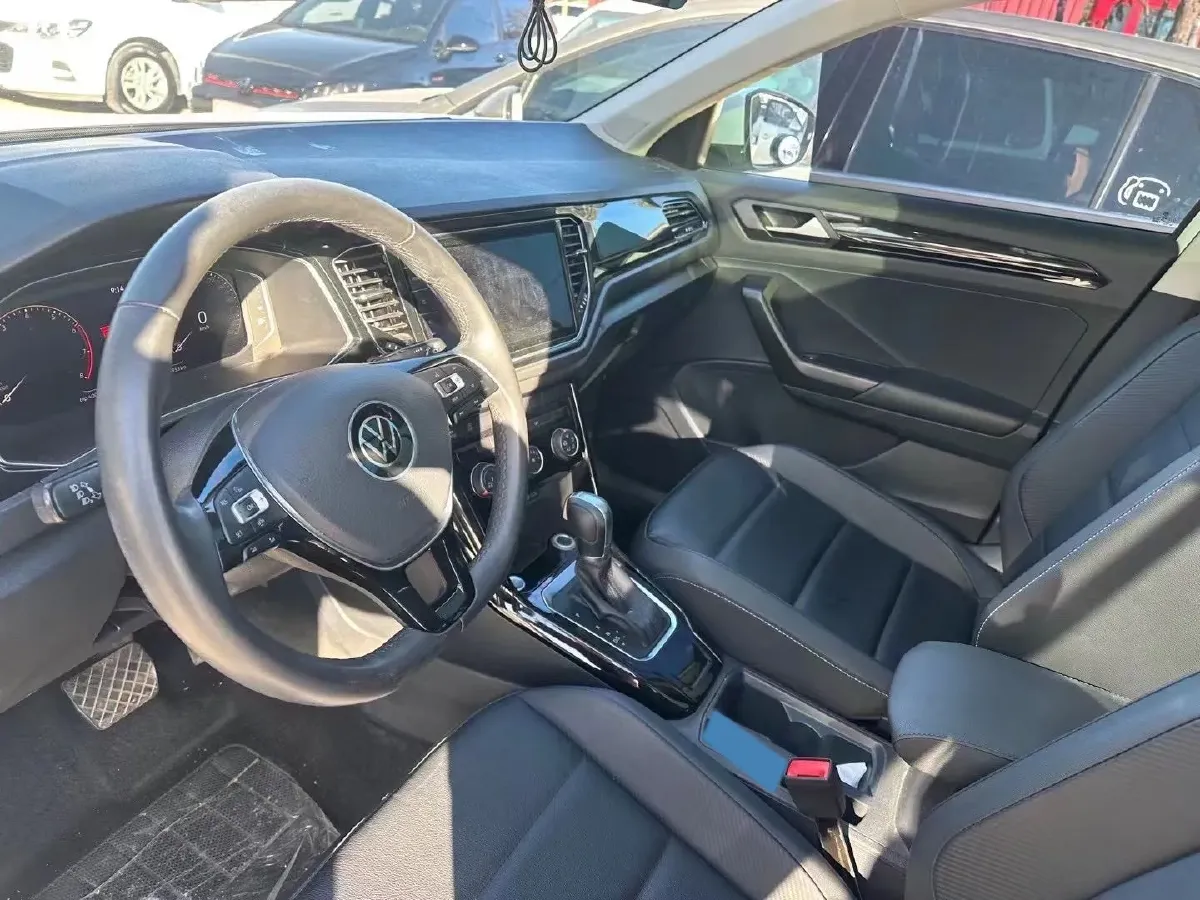 2021 Volkswagen T-Roc 1.4T 150HP L4 7DCT,autocango,china used car exporter,china ev exporter,chinese used car exporter,chinese used ev exporter