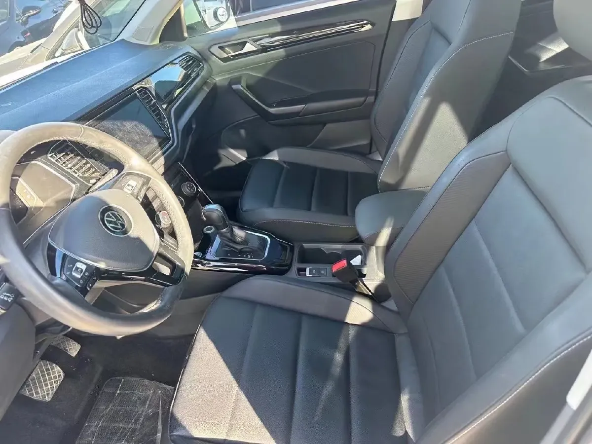 2021 Volkswagen T-Roc 1.4T 150HP L4 7DCT,autocango,china used car exporter,china ev exporter,chinese used car exporter,chinese used ev exporter