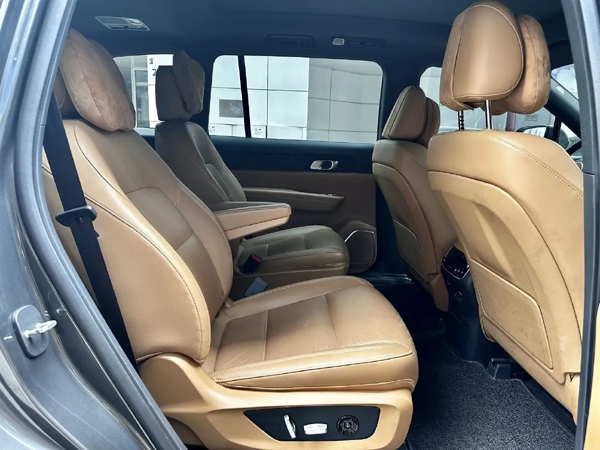 2021 Li ONE Range Extended 131HP REEV 40.5KWH,autocango,china used car exporter,china ev exporter,chinese used car exporter,chinese used ev exporter