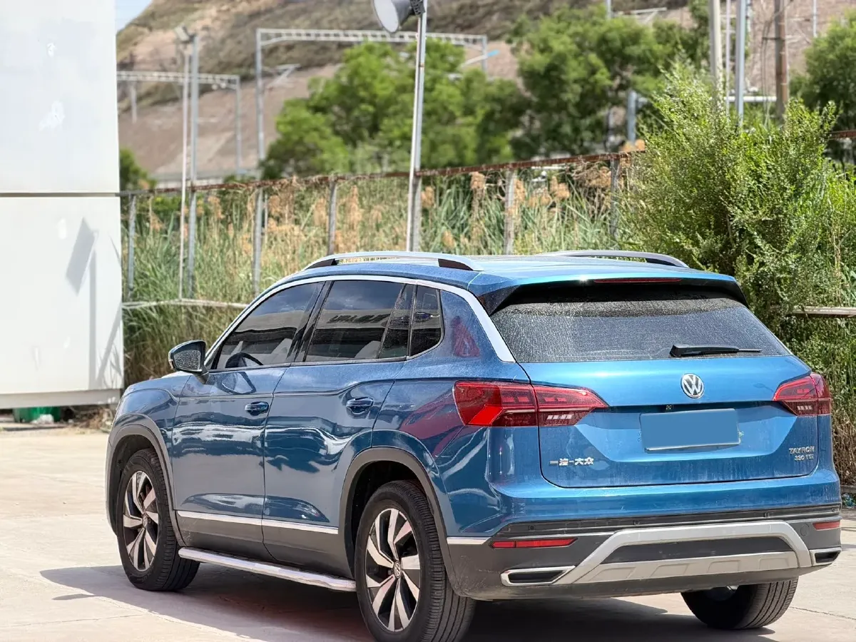 2019 Jeep Cherokee 2.0T 234HP L4 9AT,autocango,china used car exporter,china ev exporter,chinese used car exporter,chinese used ev exporter