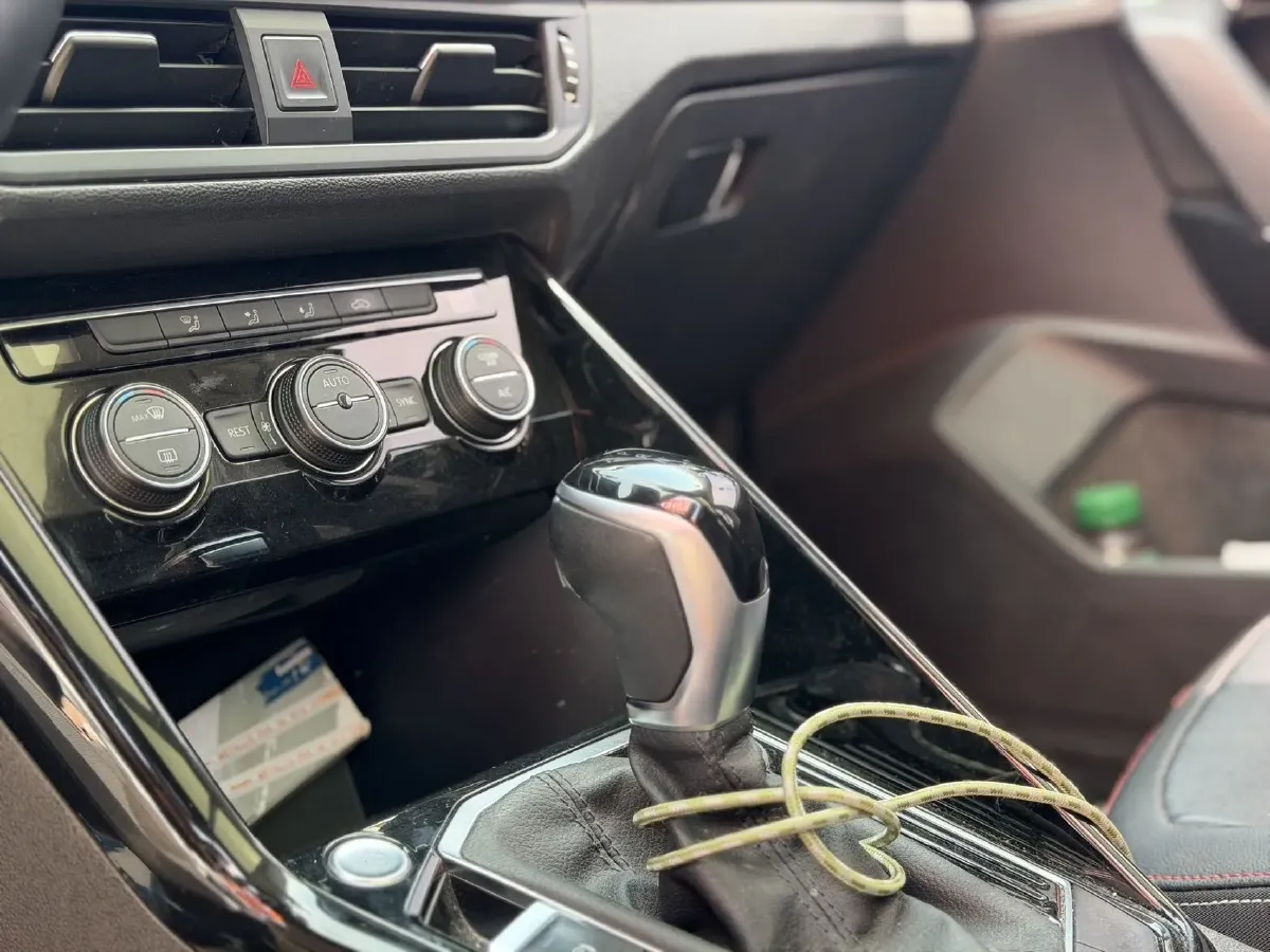2019 Jeep Cherokee 2.0T 234HP L4 9AT,autocango,china used car exporter,china ev exporter,chinese used car exporter,chinese used ev exporter