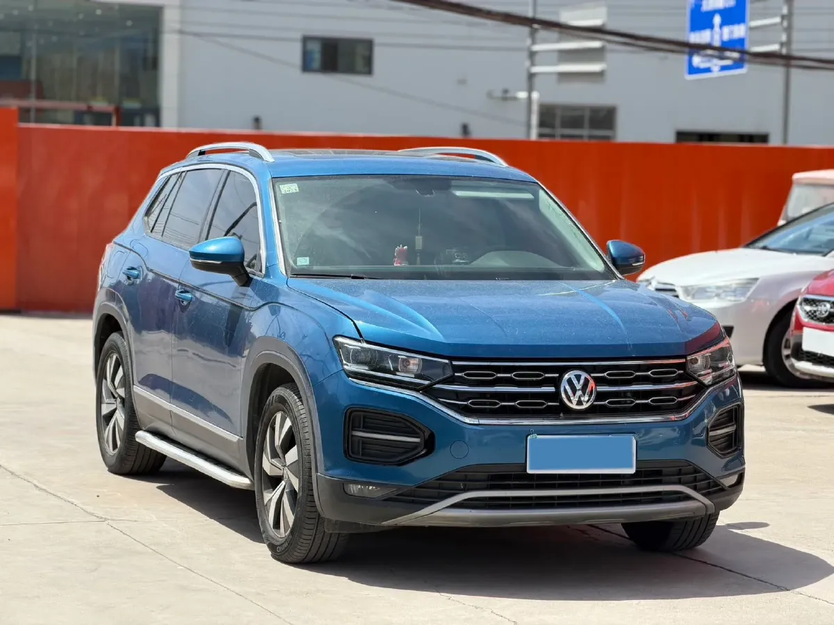 2019 Jeep Cherokee 2.0T 234HP L4 9AT,autocango,china used car exporter,china ev exporter,chinese used car exporter,chinese used ev exporter