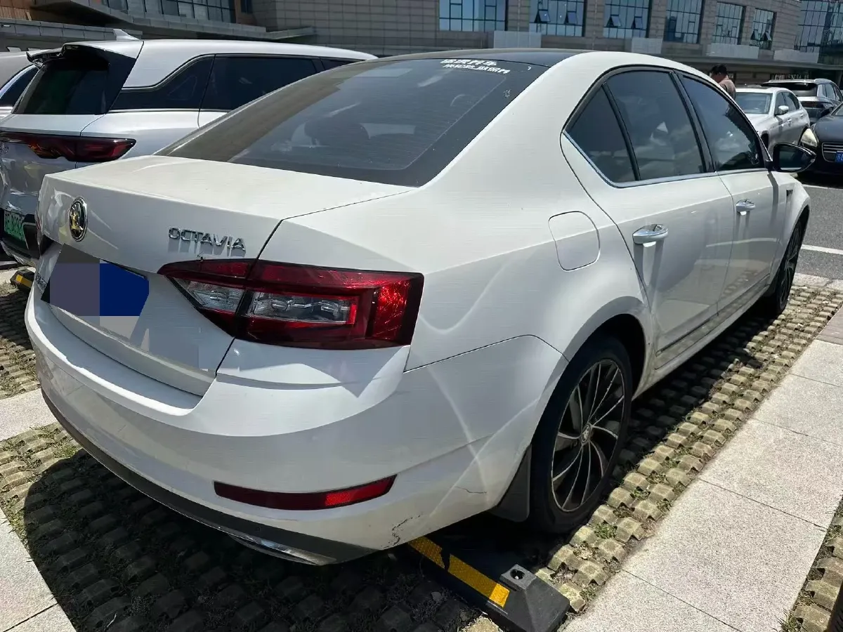 2018 Skoda Octavia 1.4T 150HP L4 7DCT,autocango,china used car exporter,china ev exporter,chinese used car exporter,chinese used ev exporter