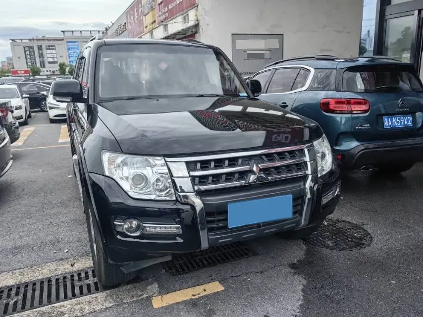 2018 Mitsubishi Pajero 3.0L 174HP V6 5AT,autocango,china used car exporter,china ev exporter,chinese used car exporter,chinese used ev exporter