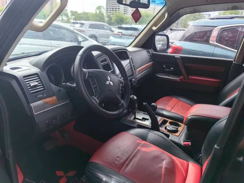 2018 Mitsubishi Pajero 3.0L 174HP V6 5AT,autocango,china used car exporter,china ev exporter,chinese used car exporter,chinese used ev exporter