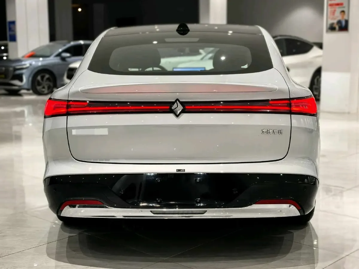 2025 BaoJun XiangJing 1.5T 143HP L4 1DHT PHEV,autocango,china used car exporter,china ev exporter,chinese used car exporter,chinese used ev exporter