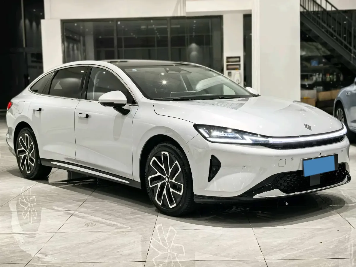 2025 BaoJun XiangJing 1.5T 143HP L4 1DHT PHEV,autocango,china used car exporter,china ev exporter,chinese used car exporter,chinese used ev exporter