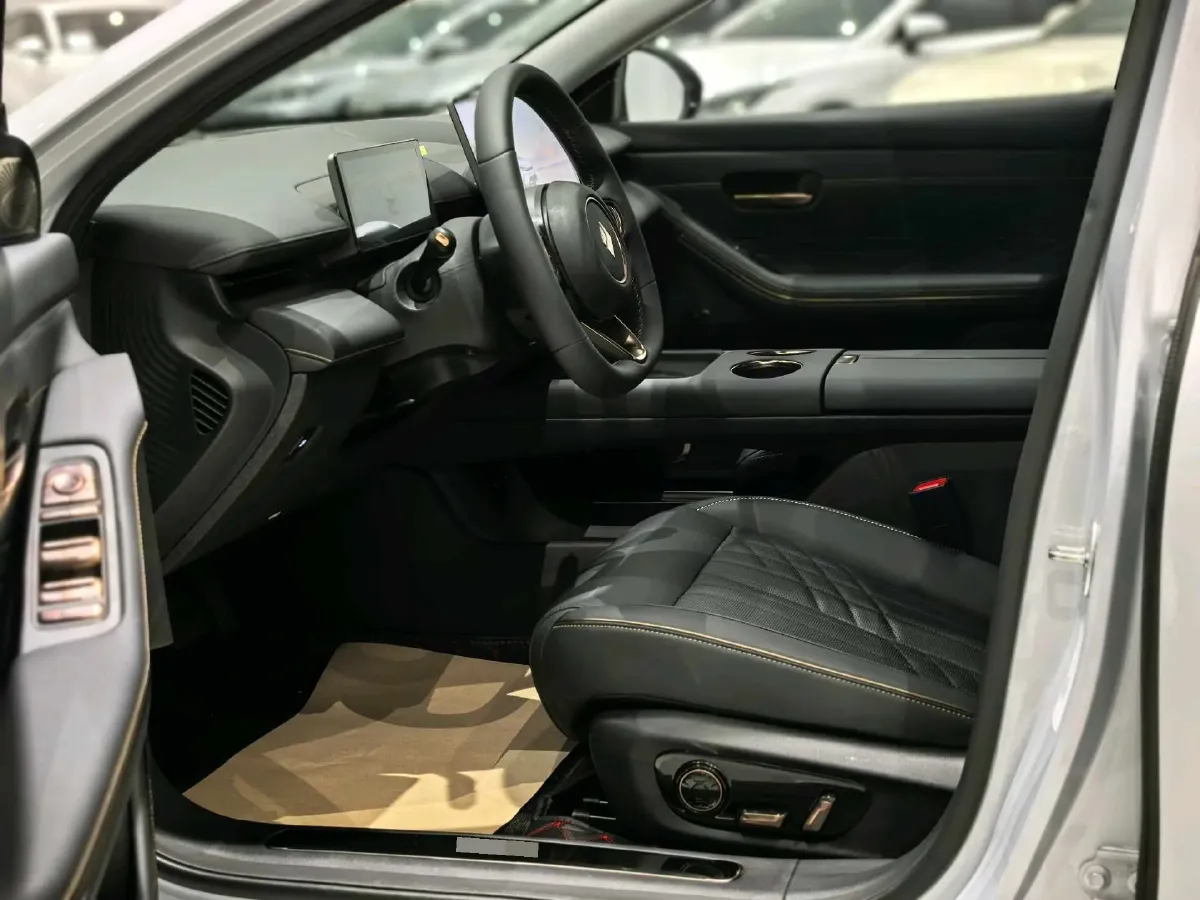 2025 BaoJun XiangJing 1.5T 143HP L4 1DHT PHEV,autocango,china used car exporter,china ev exporter,chinese used car exporter,chinese used ev exporter