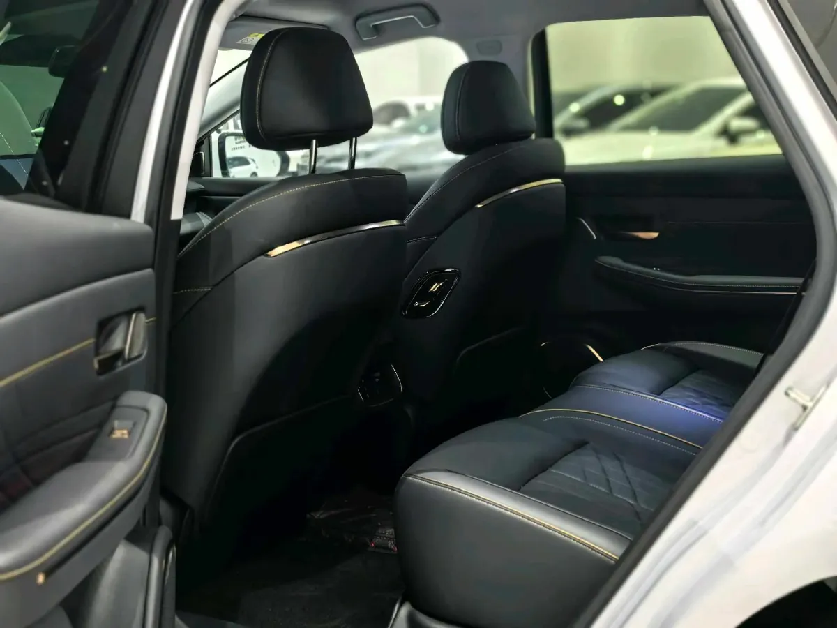 2025 BaoJun XiangJing 1.5T 143HP L4 1DHT PHEV,autocango,china used car exporter,china ev exporter,chinese used car exporter,chinese used ev exporter