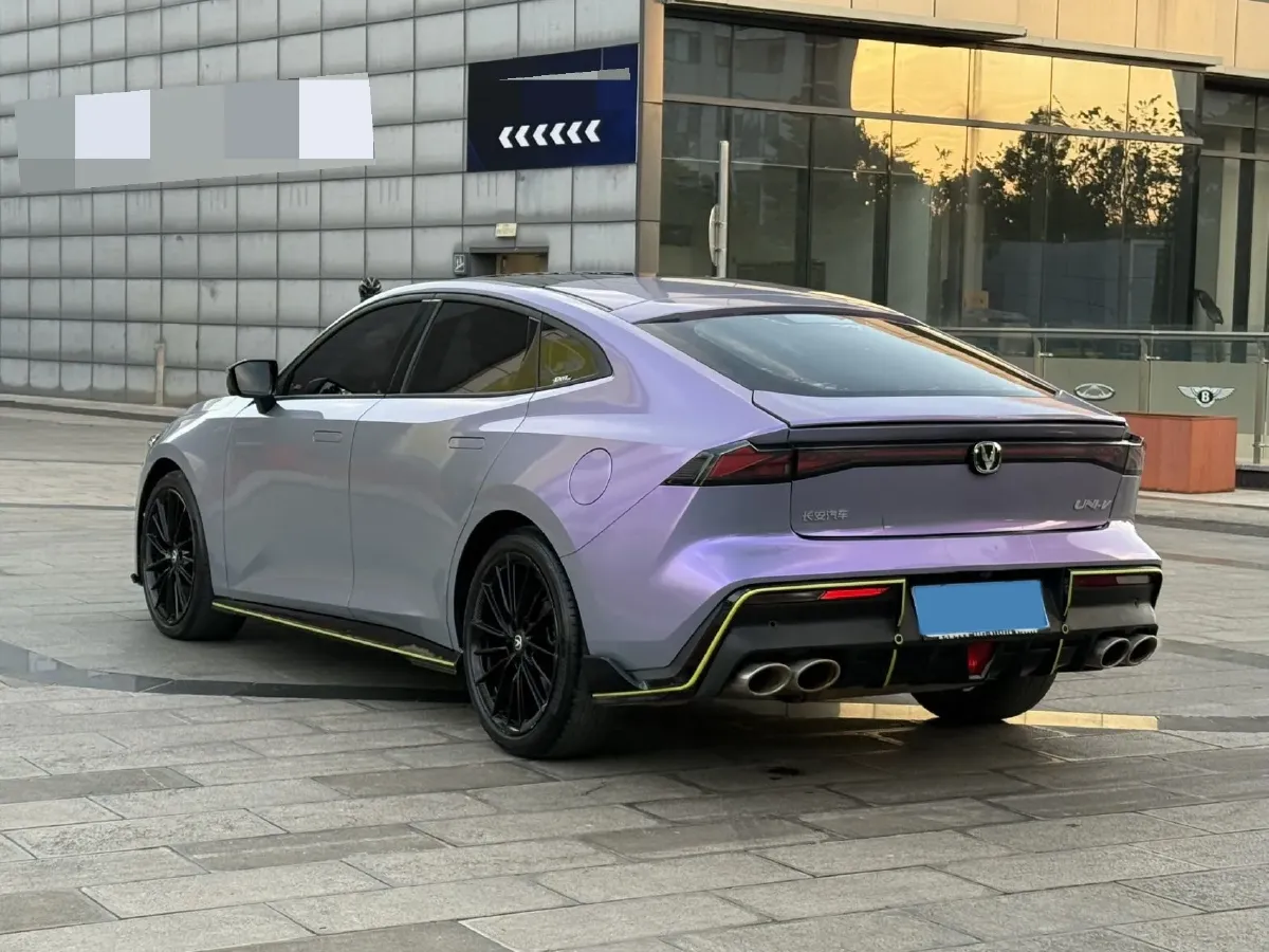 2022 ChangAn UNI-V 1.5T 188HP L4 7DCT,autocango,china used car exporter,china ev exporter,chinese used car exporter,chinese used ev exporter