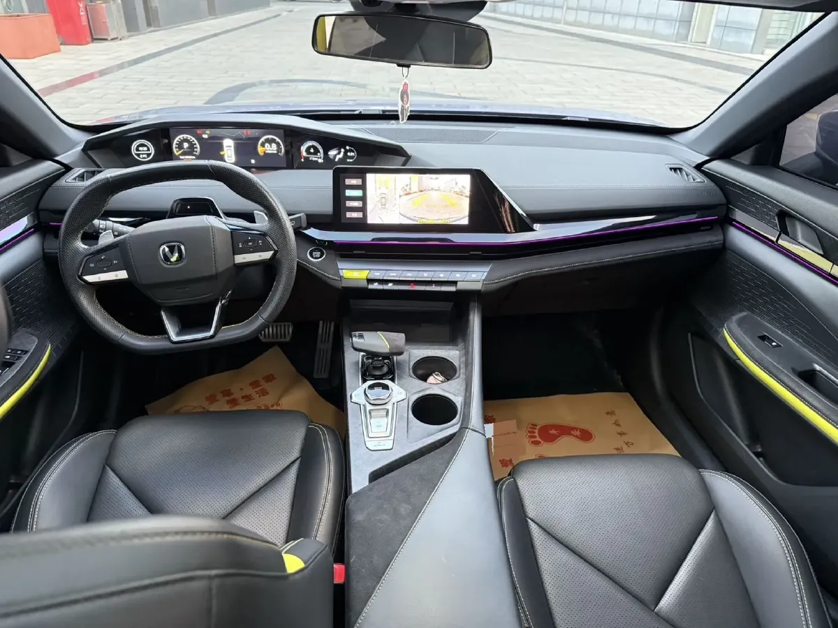 2022 ChangAn UNI-V 1.5T 188HP L4 7DCT,autocango,china used car exporter,china ev exporter,chinese used car exporter,chinese used ev exporter