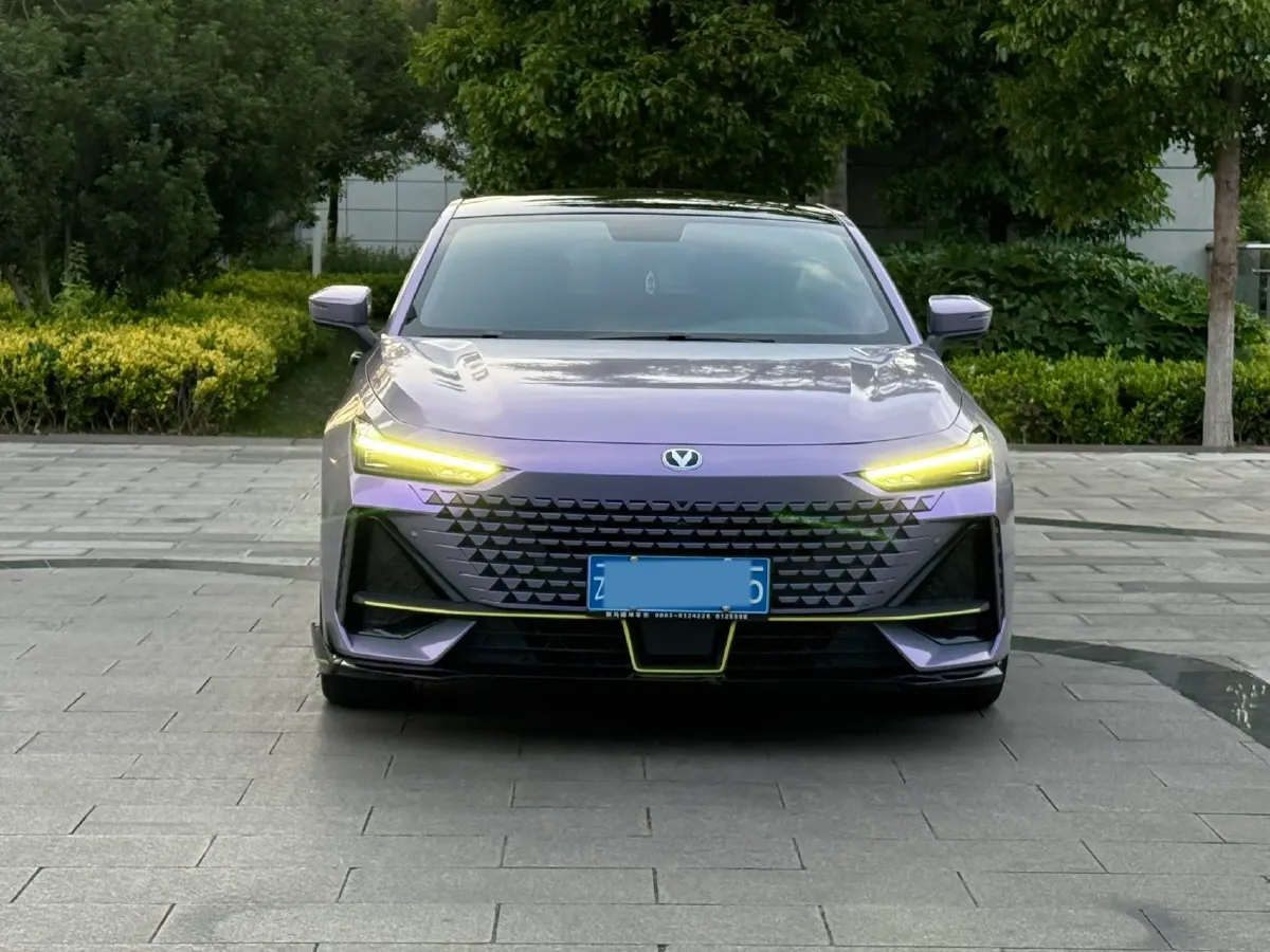 2022 ChangAn UNI-V 1.5T 188HP L4 7DCT,autocango,china used car exporter,china ev exporter,chinese used car exporter,chinese used ev exporter