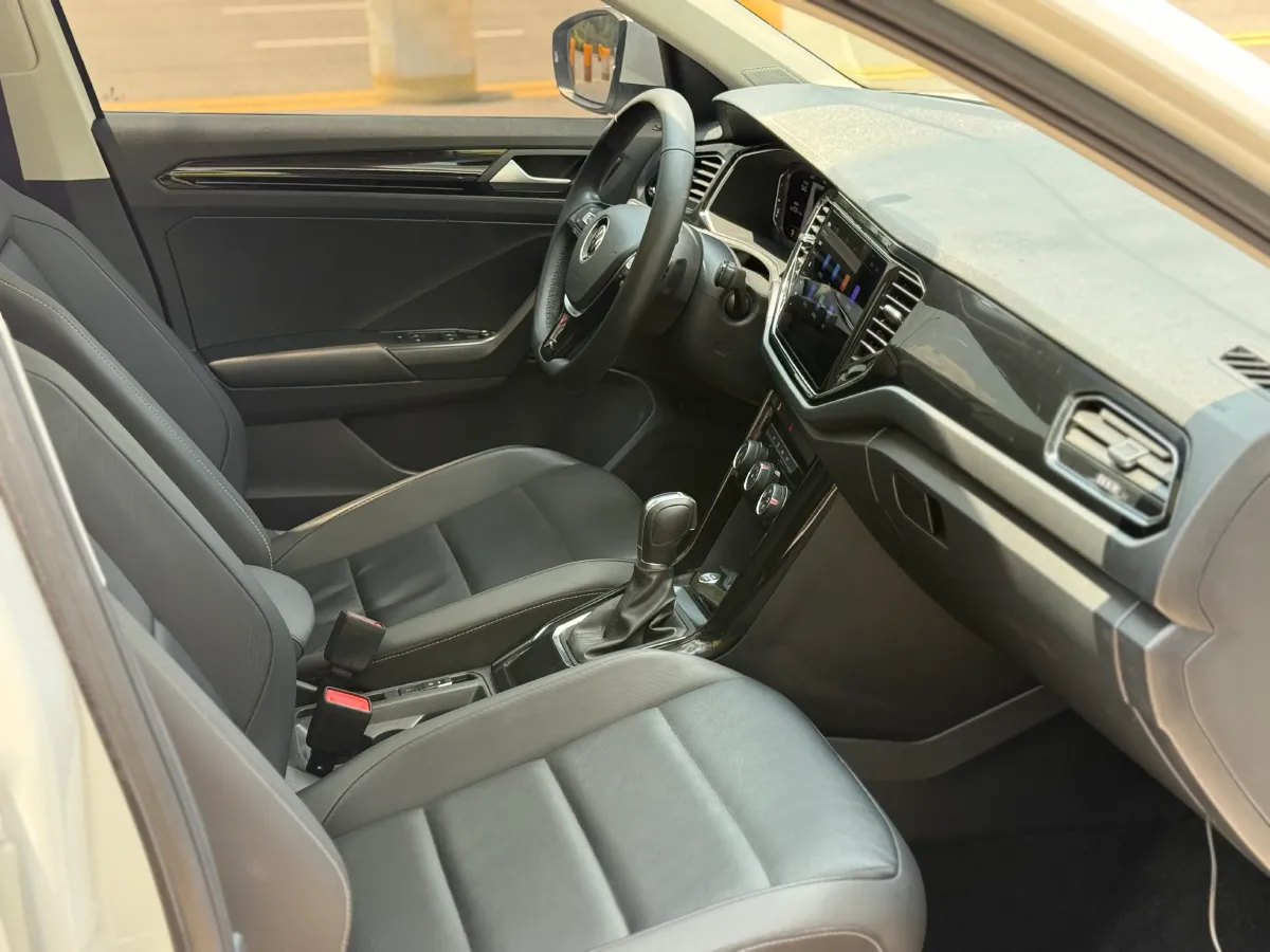 2021 Volkswagen T-Roc 1.4T 150HP L4 7DCT,autocango,china used car exporter,china ev exporter,chinese used car exporter,chinese used ev exporter