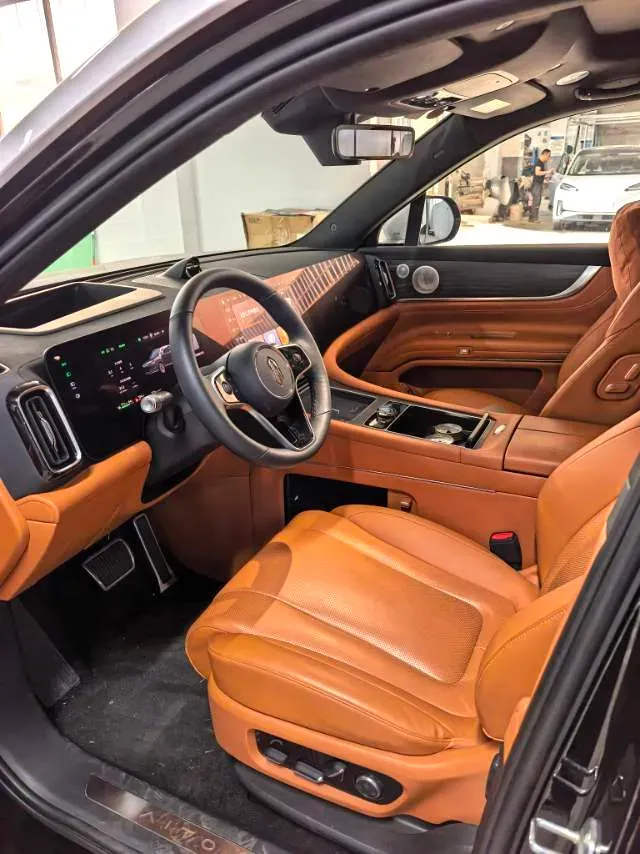 2025 AITO AITO M9 REEV 160HP REEV 52KWH,autocango,china used car exporter,china ev exporter,chinese used car exporter,chinese used ev exporter