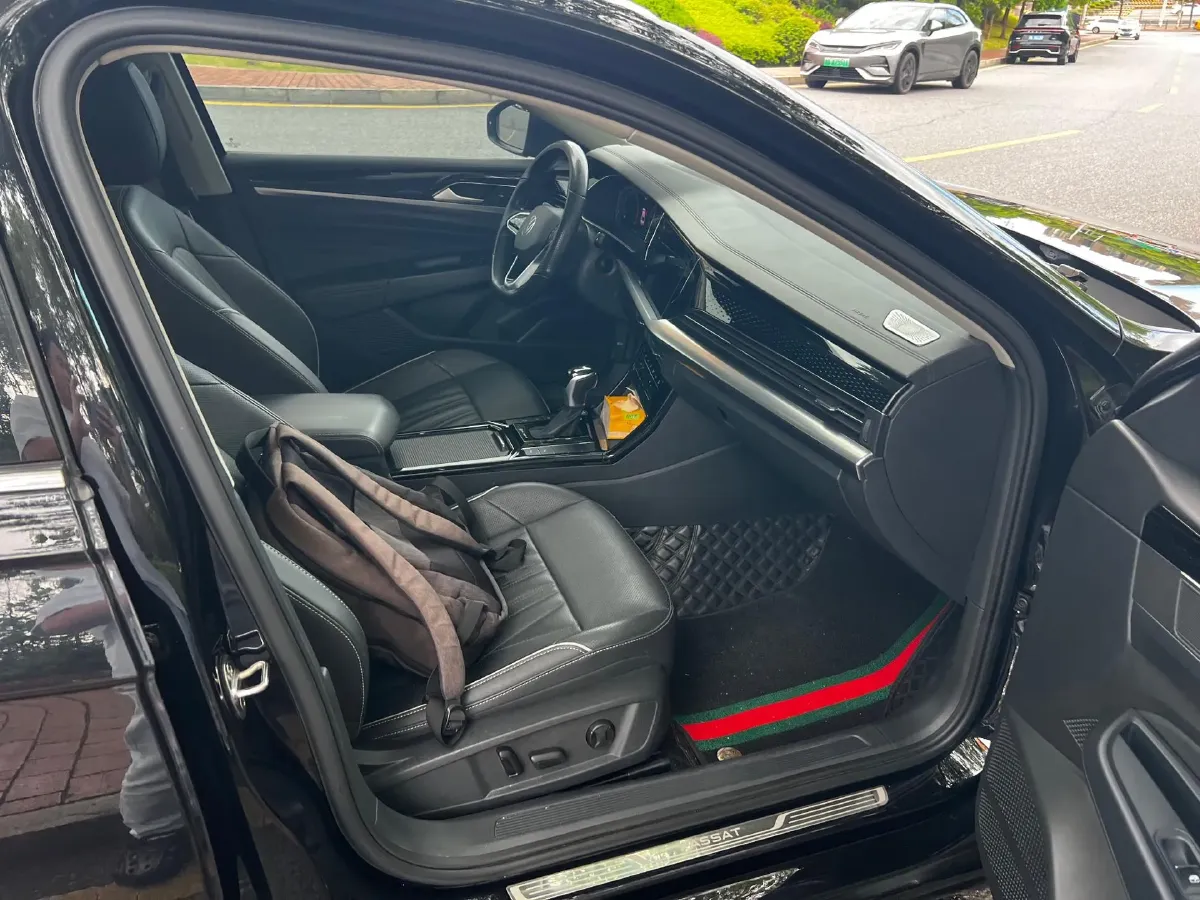 2021 Volkswagen Passat 2.0T 186HP L4 7DCT,autocango,china used car exporter,china ev exporter,chinese used car exporter,chinese used ev exporter