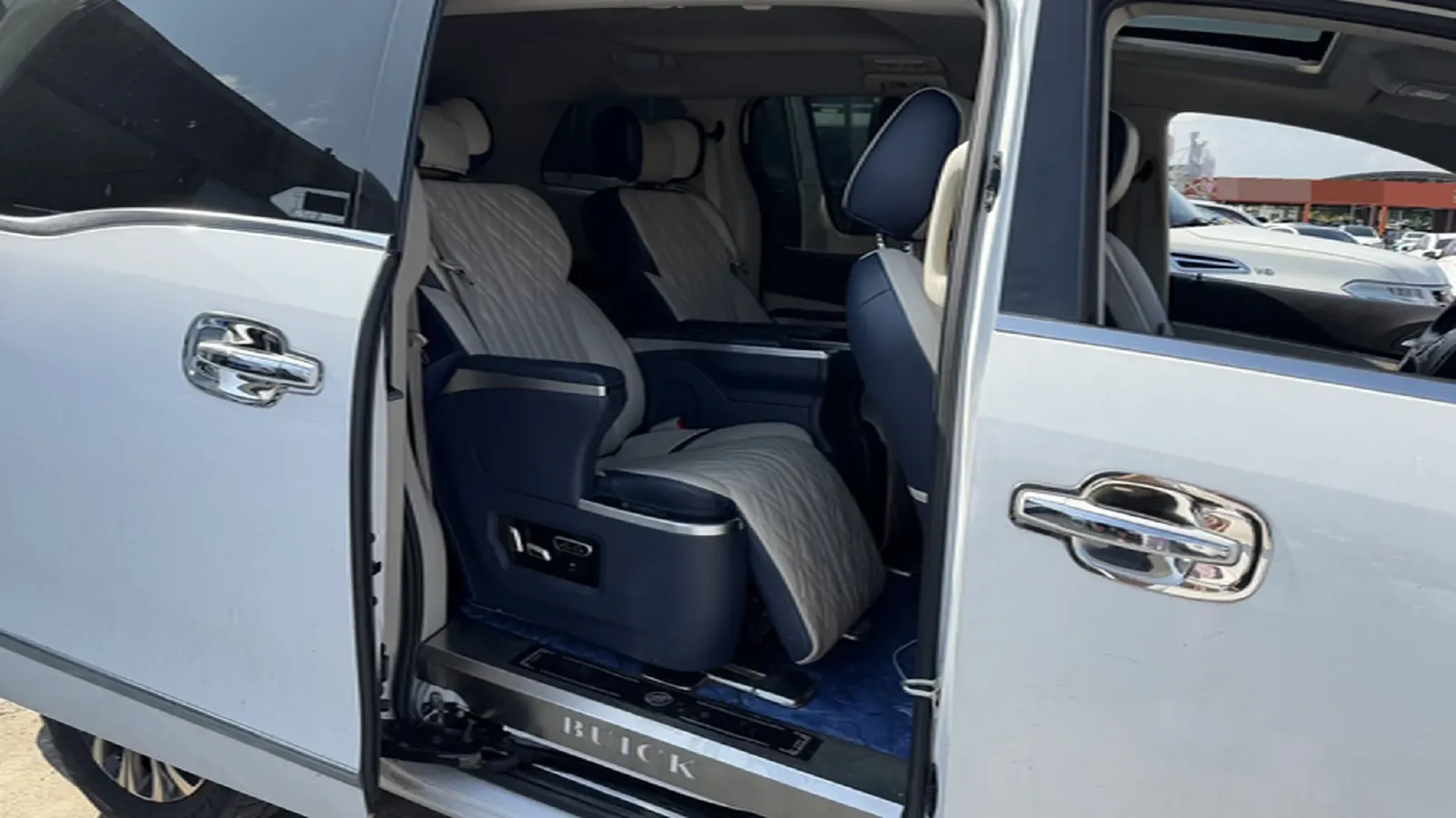 2021 Buick GL8 2.0T 237HP L4 9AT,autocango,china used car exporter,china ev exporter,chinese used car exporter,chinese used ev exporter