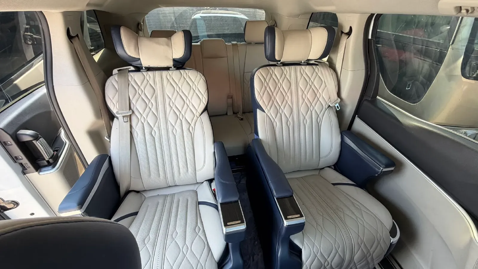 2021 Buick GL8 2.0T 237HP L4 9AT,autocango,china used car exporter,china ev exporter,chinese used car exporter,chinese used ev exporter