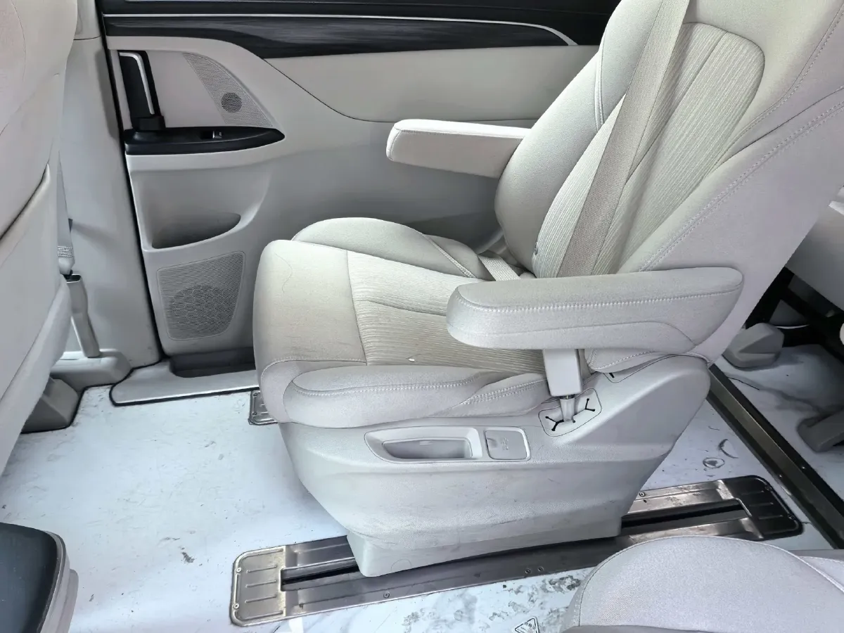 2023 Buick GL8 2.0T 237HP L4 9AT,autocango,china used car exporter,china ev exporter,chinese used car exporter,chinese used ev exporter