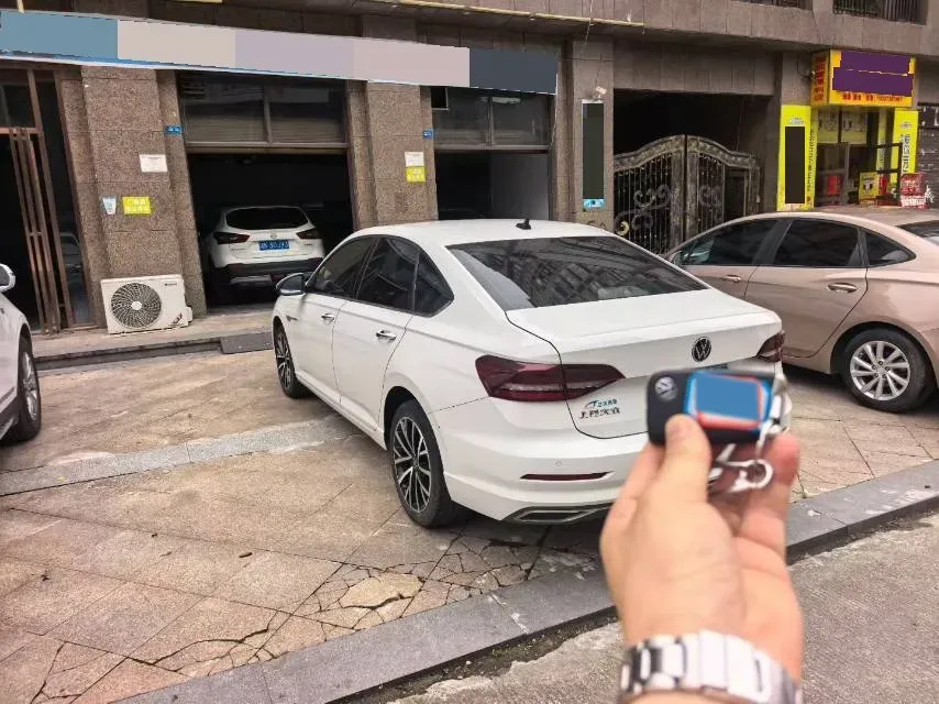 2022 Volkswagen T-Roc 1.4T 150HP L4 7DCT,autocango,china used car exporter,china ev exporter,chinese used car exporter,chinese used ev exporter