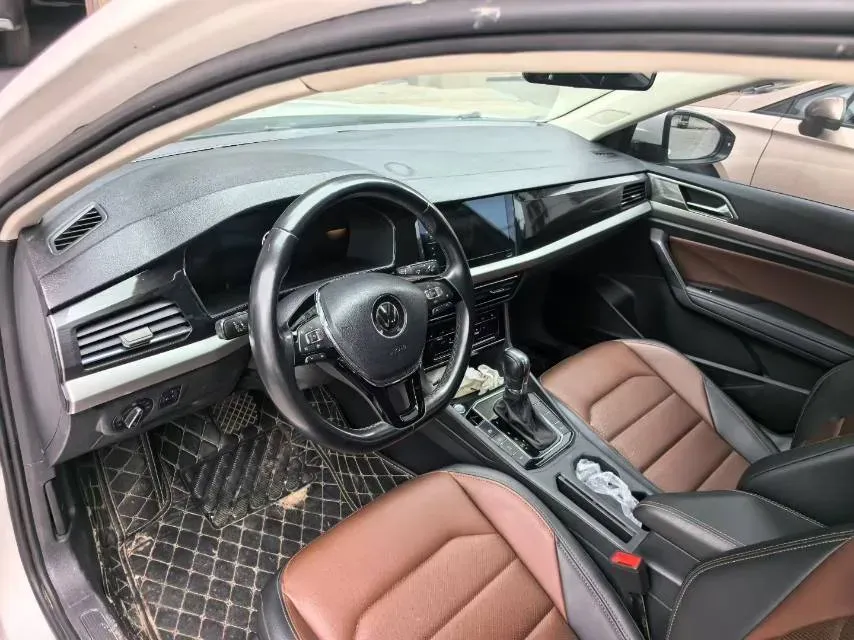 2022 Volkswagen T-Roc 1.4T 150HP L4 7DCT,autocango,china used car exporter,china ev exporter,chinese used car exporter,chinese used ev exporter