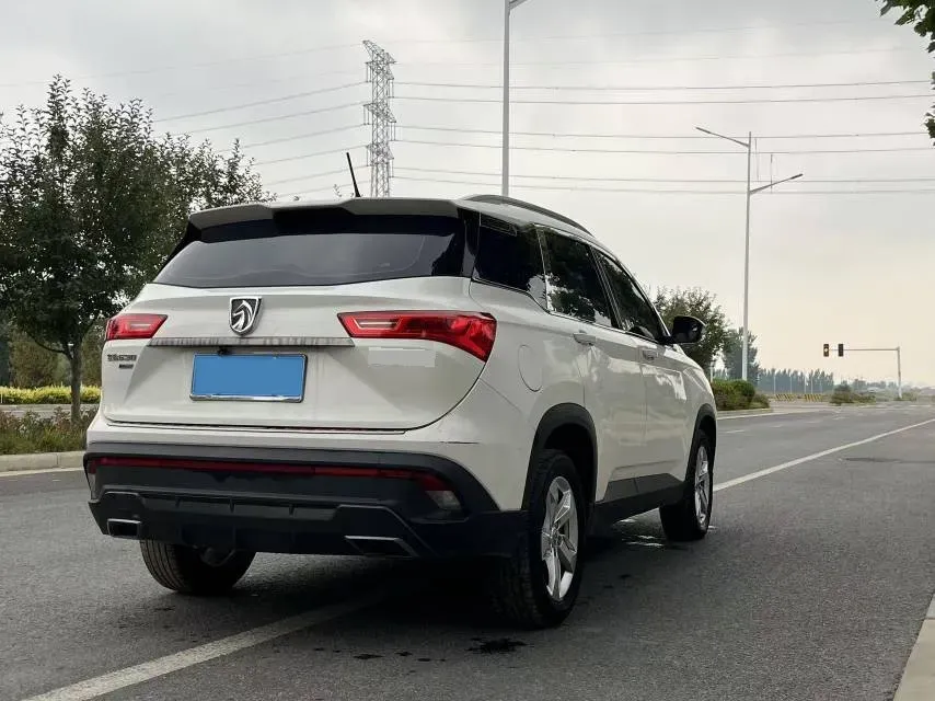 2018 BaoJun 530 1.5T 150HP L4 6MT,autocango,china used car exporter,china ev exporter,chinese used car exporter,chinese used ev exporter