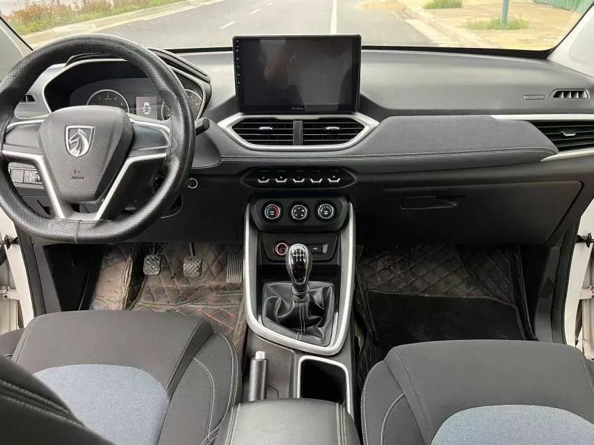 2018 BaoJun 530 1.5T 150HP L4 6MT,autocango,china used car exporter,china ev exporter,chinese used car exporter,chinese used ev exporter