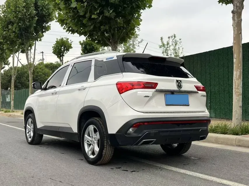 2018 BaoJun 530 1.5T 150HP L4 6MT,autocango,china used car exporter,china ev exporter,chinese used car exporter,chinese used ev exporter