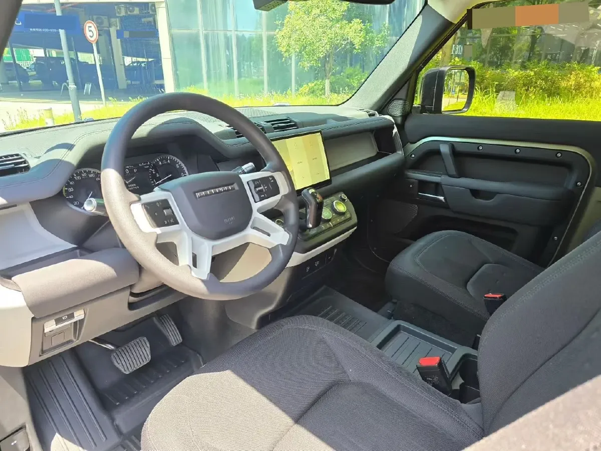 2022 Land Rover Defender 2.0T 300HP L4 8AT,autocango,china used car exporter,china ev exporter,chinese used car exporter,chinese used ev exporter