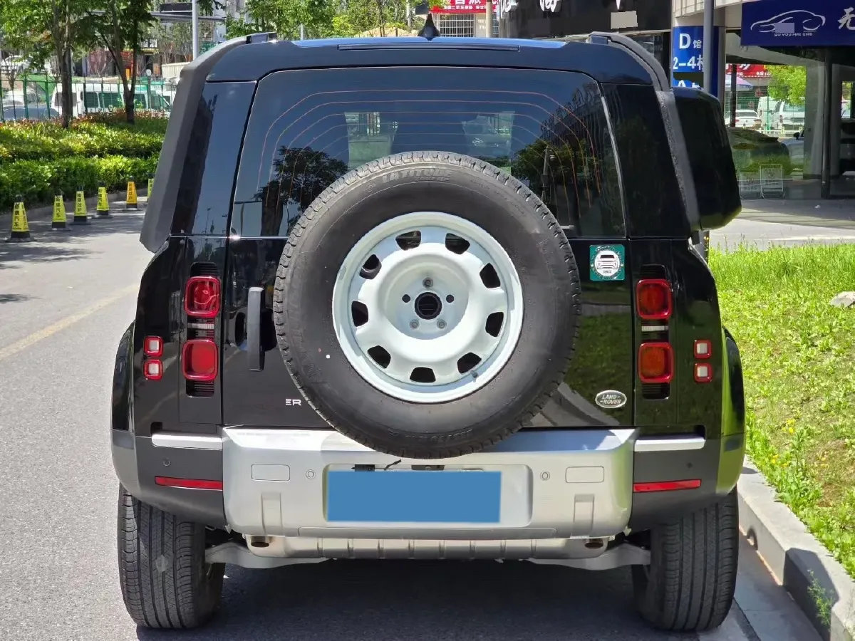 2022 Land Rover Defender 2.0T 300HP L4 8AT,autocango,china used car exporter,china ev exporter,chinese used car exporter,chinese used ev exporter