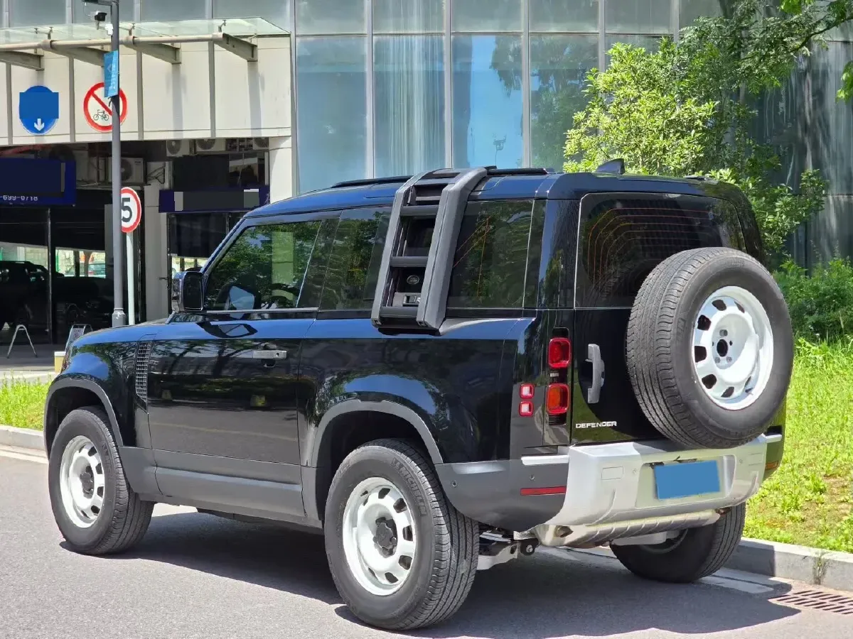 2022 Land Rover Defender 2.0T 300HP L4 8AT,autocango,china used car exporter,china ev exporter,chinese used car exporter,chinese used ev exporter