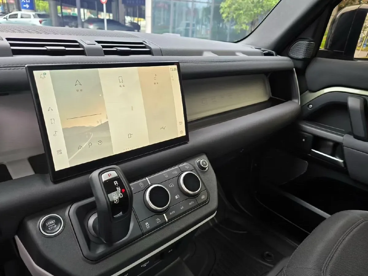 2022 Land Rover Defender 2.0T 300HP L4 8AT,autocango,china used car exporter,china ev exporter,chinese used car exporter,chinese used ev exporter