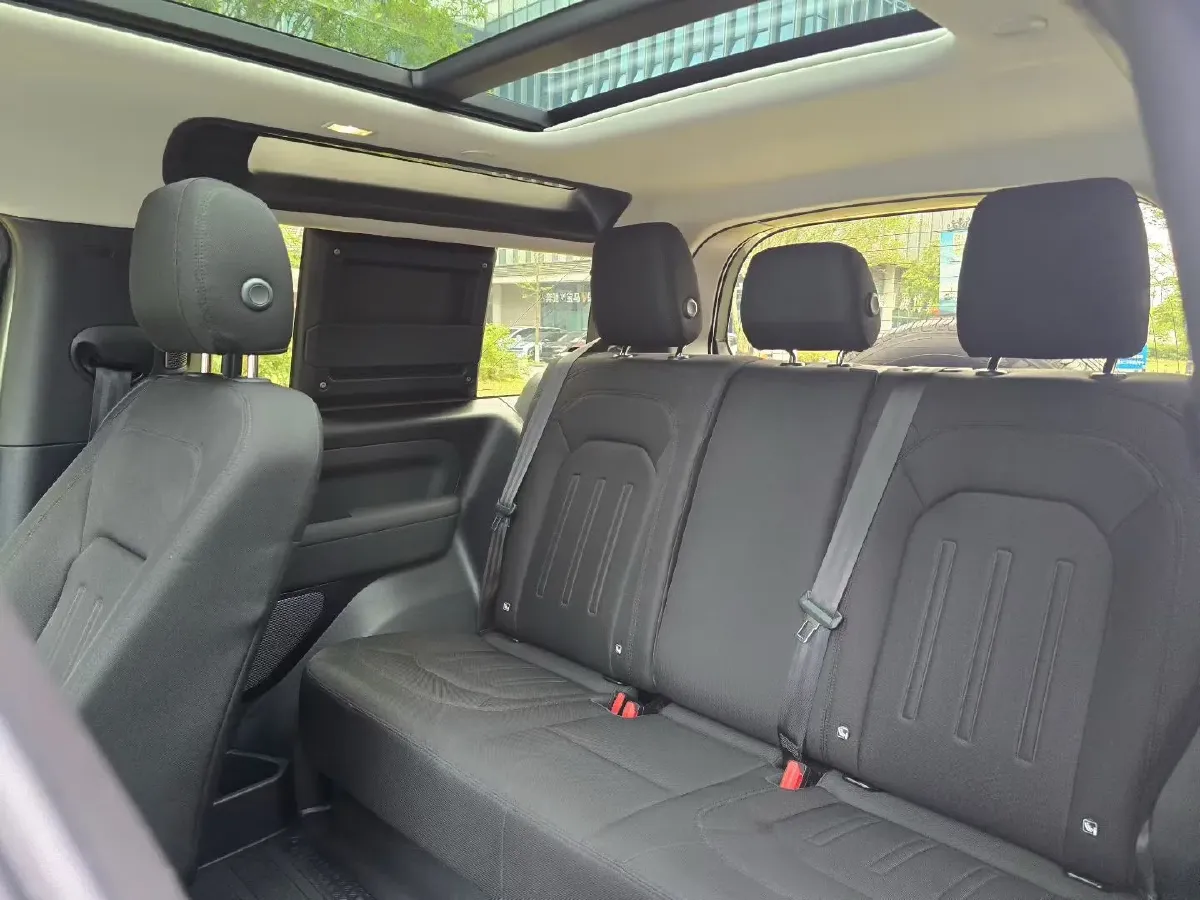 2022 Land Rover Defender 2.0T 300HP L4 8AT,autocango,china used car exporter,china ev exporter,chinese used car exporter,chinese used ev exporter