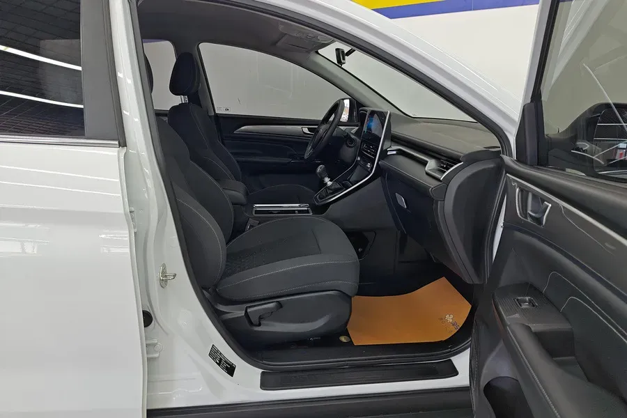 2021 SWM G05 2.0L 143HP L4 5MT,autocango,china used car exporter,china ev exporter,chinese used car exporter,chinese used ev exporter