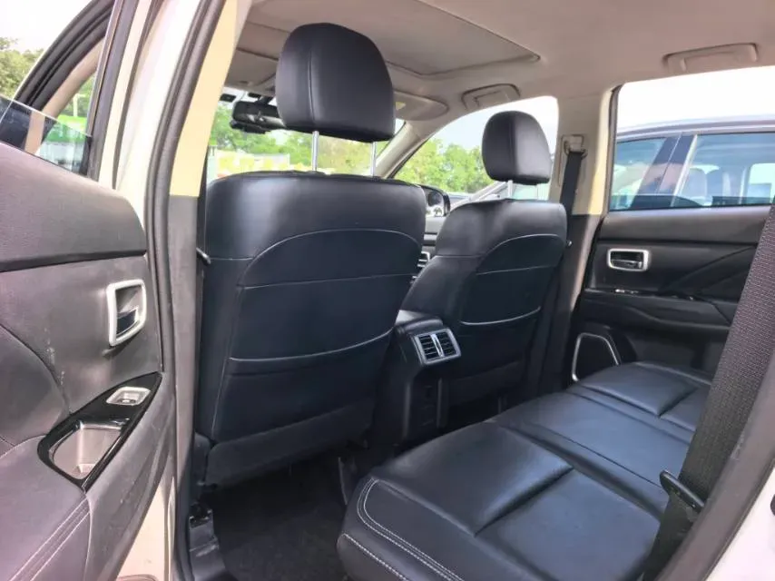 2019 Mitsubishi Outlander 2.0L 166HP L4 CVT,autocango,china used car exporter,china ev exporter,chinese used car exporter,chinese used ev exporter
