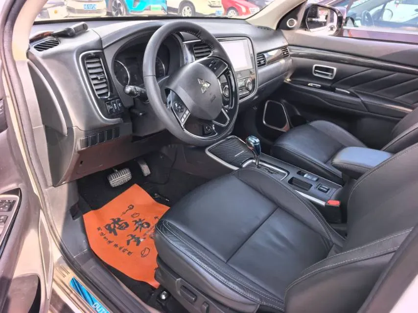 2019 Mitsubishi Outlander 2.0L 166HP L4 CVT,autocango,china used car exporter,china ev exporter,chinese used car exporter,chinese used ev exporter
