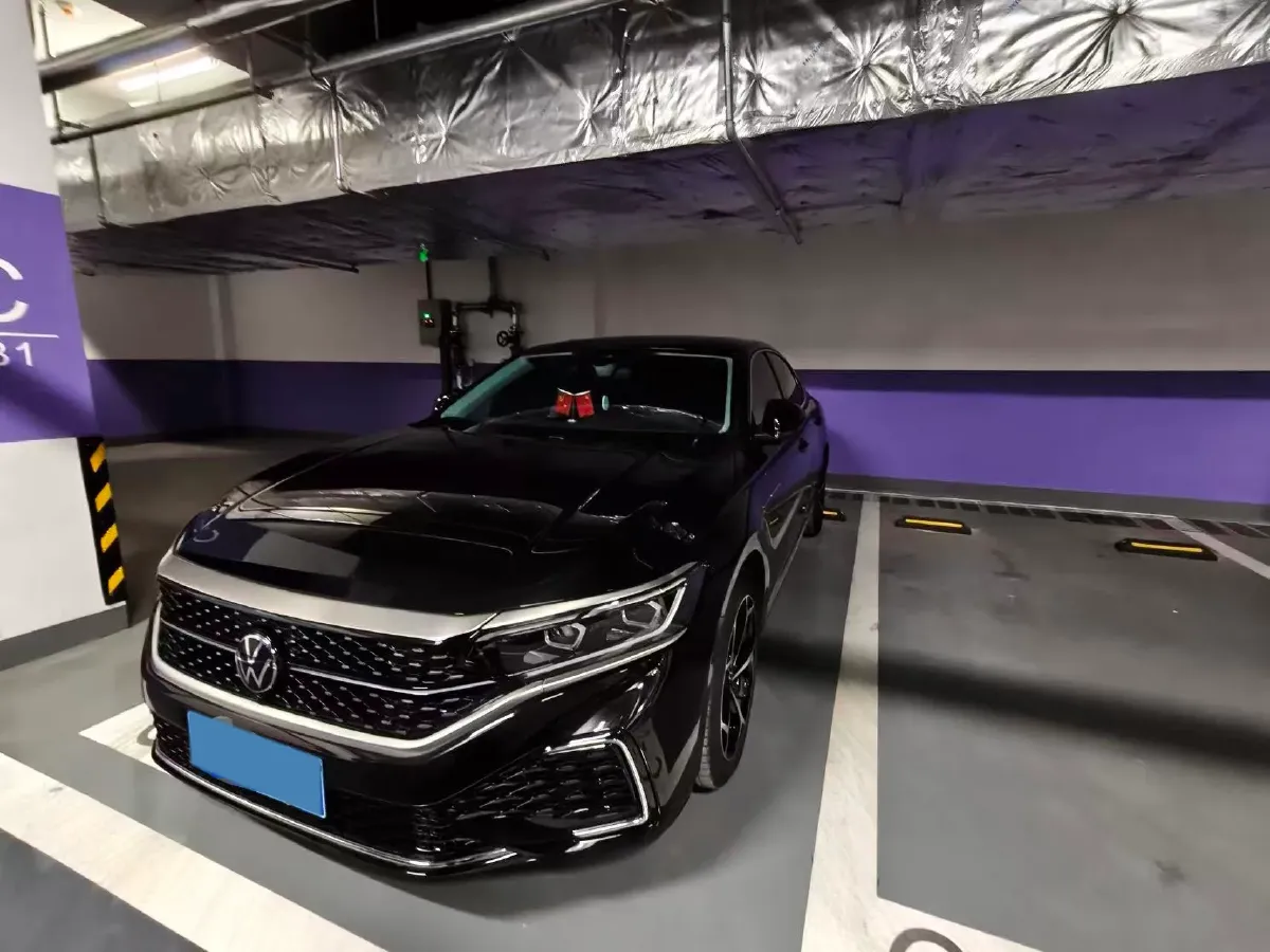 2023 Volkswagen Passat 2.0T 186HP L4 7DCT,autocango,china used car exporter,china ev exporter,chinese used car exporter,chinese used ev exporter