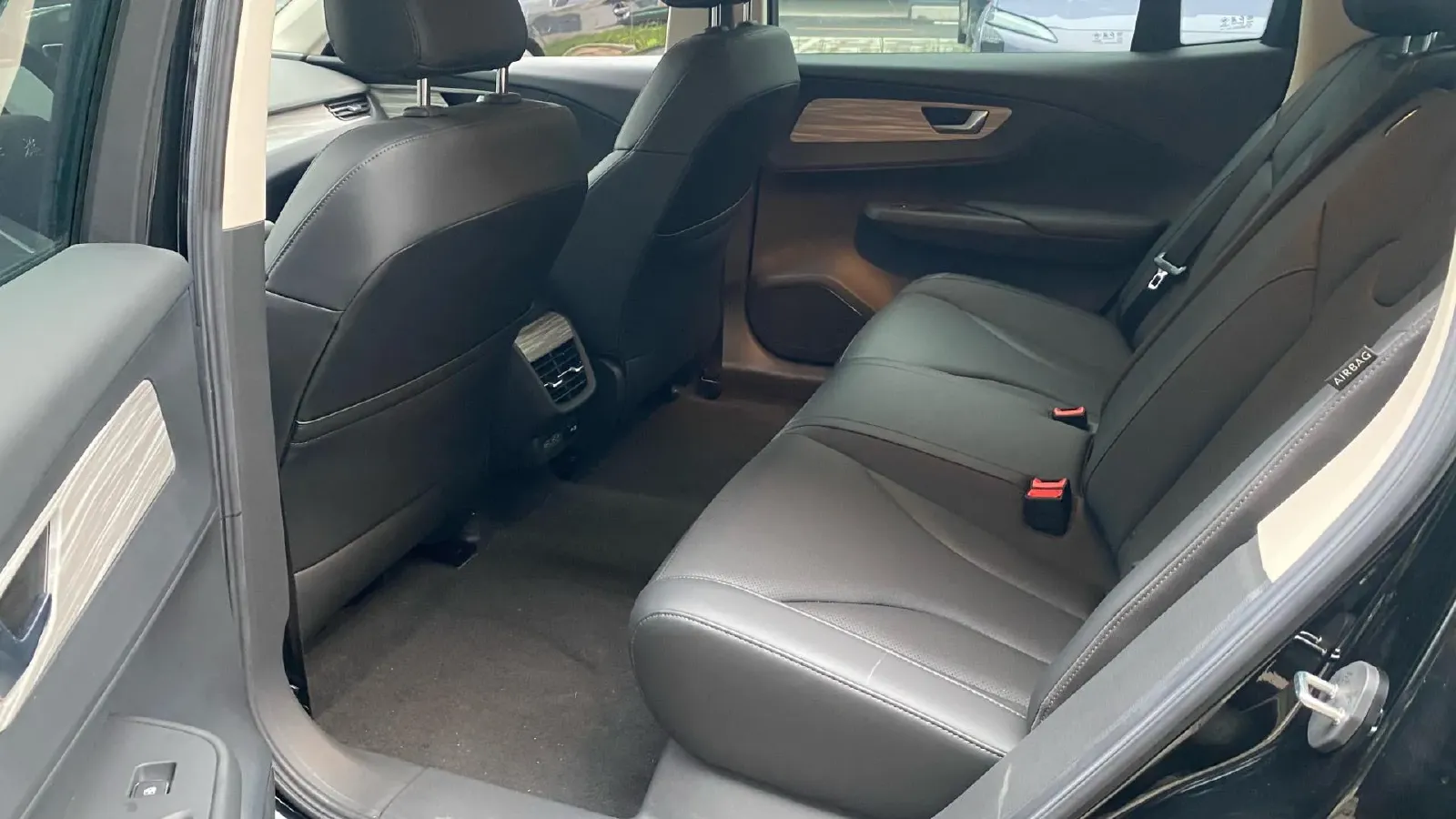 2024 HongQi E-QM5 BEV 60KWH,autocango,china used car exporter,china ev exporter,chinese used car exporter,chinese used ev exporter