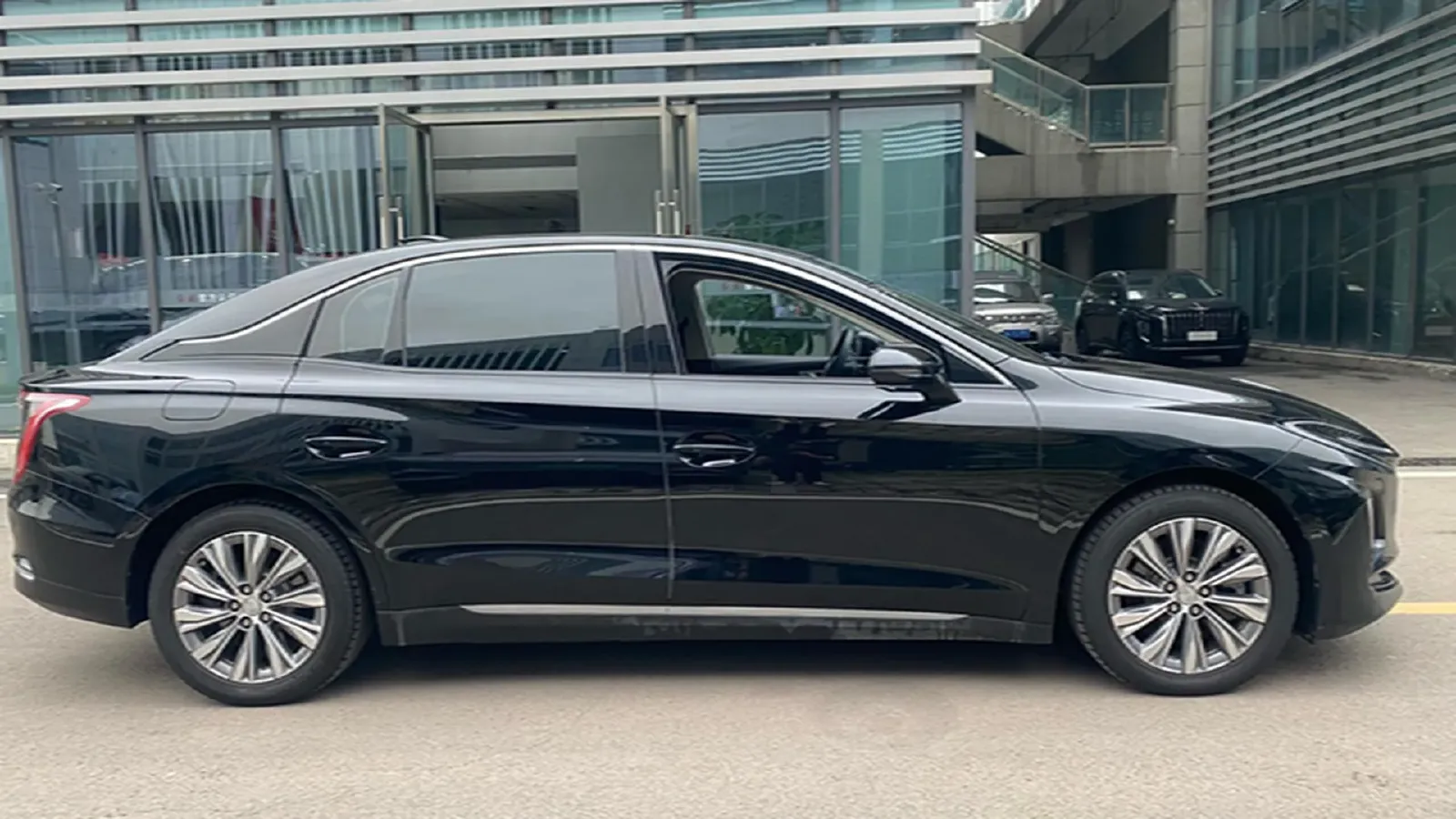 2024 HongQi E-QM5 BEV 60KWH,autocango,china used car exporter,china ev exporter,chinese used car exporter,chinese used ev exporter