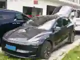 2025 Tesla Model Y L BEV