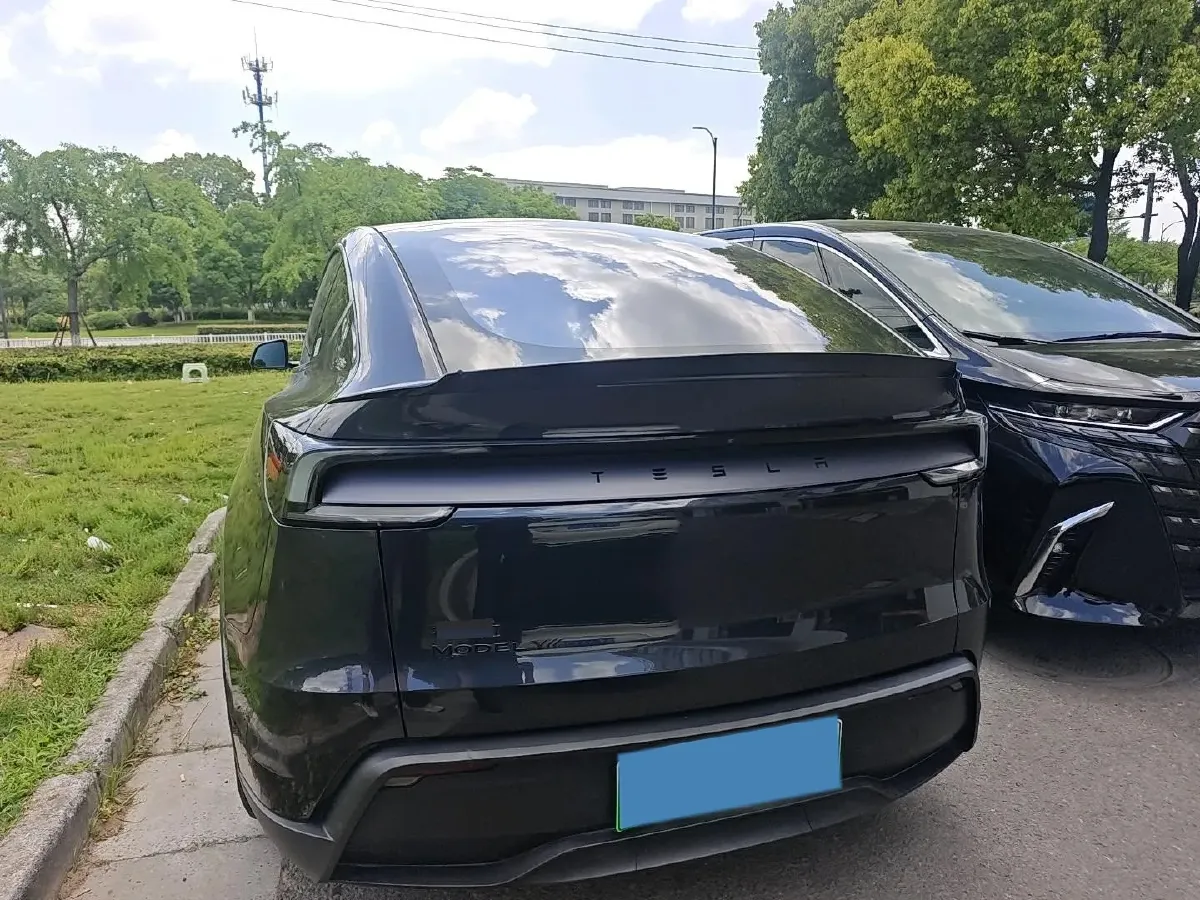 2025 Tesla Model Y L BEV,autocango,china used car exporter,china ev exporter,chinese used car exporter,chinese used ev exporter